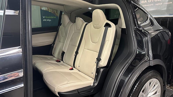Tesla Model X 17 of 30