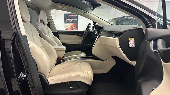 Tesla Model X 22 of 30