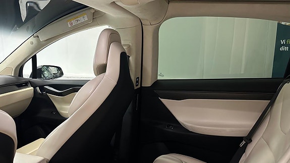 Tesla Model X 23 of 30