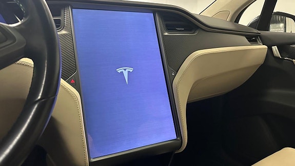 Tesla Model X 28 of 30