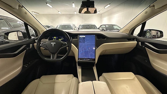 Tesla Model X 24 of 30