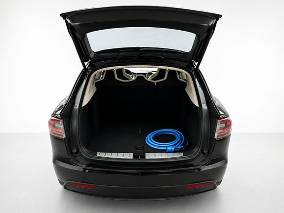 Tesla Model X 10 of 30