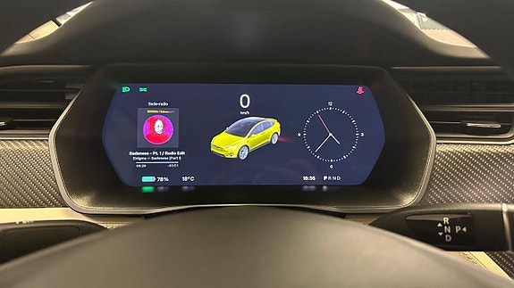Tesla Model X 26 of 30