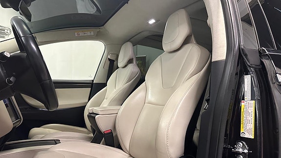 Tesla Model X 16 of 30
