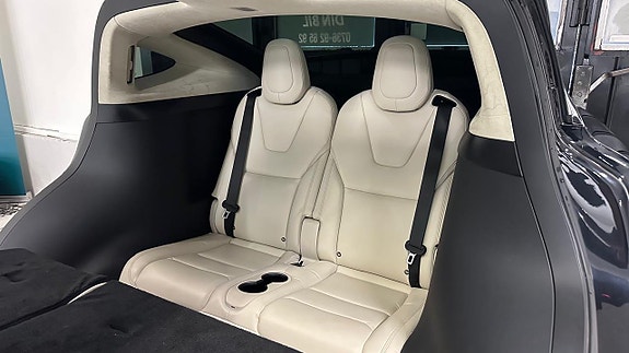 Tesla Model X 18 of 30