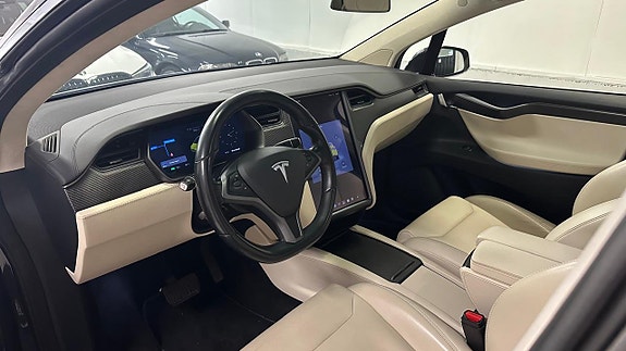 Tesla Model X 14 of 30