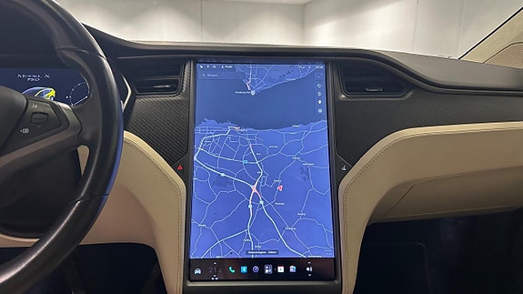Tesla Model X 29 of 30