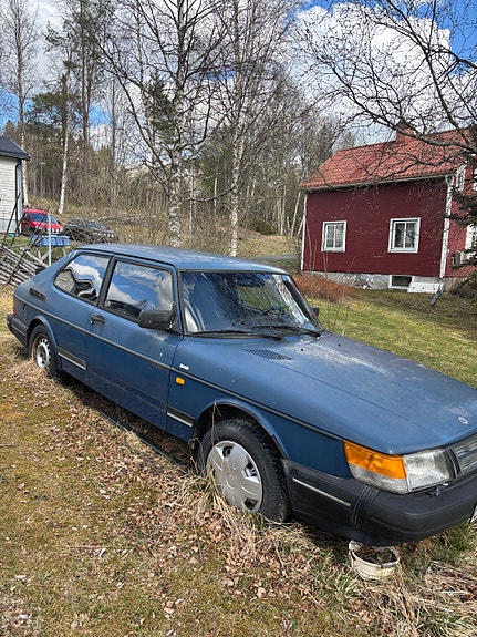 Saab 900 2 of 3