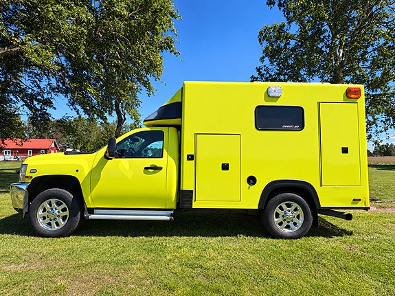 Chevrolet Silverado 3500 2 of 6