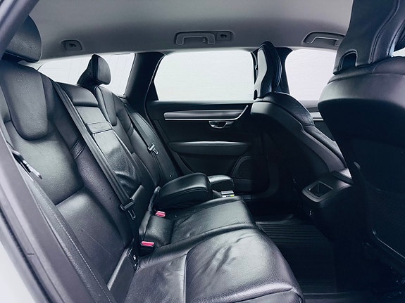 Volvo V90 8 of 17