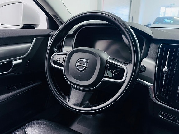 Volvo V90 4 of 17