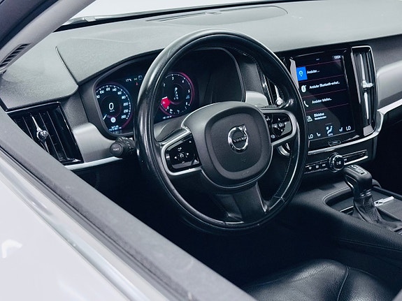 Volvo V90 10 of 17