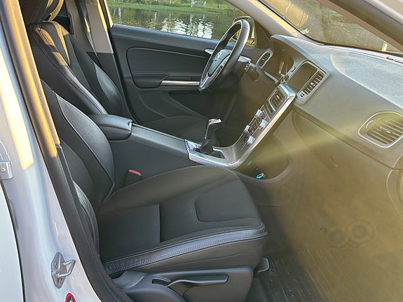 Volvo V60 10 of 12
