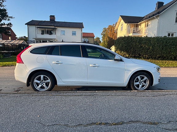 Volvo V60 4 of 12