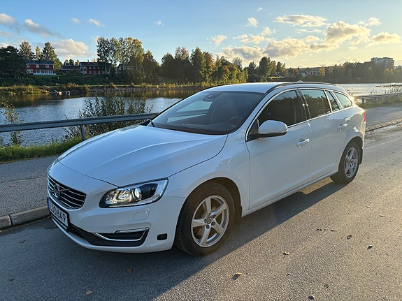 Volvo V60 2 of 12