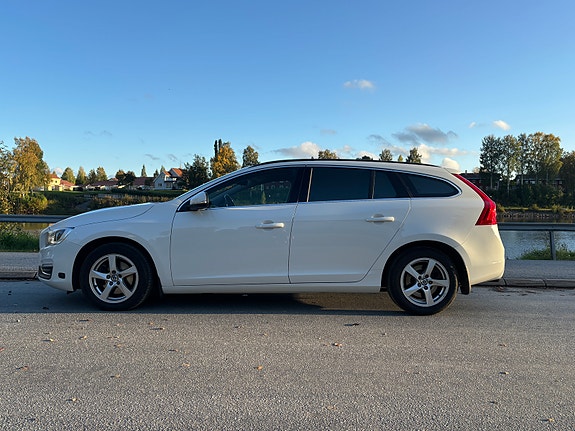 Volvo V60 3 of 12
