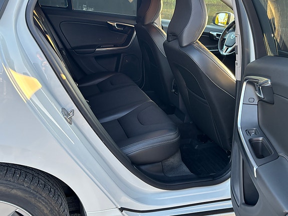 Volvo V60 11 of 12
