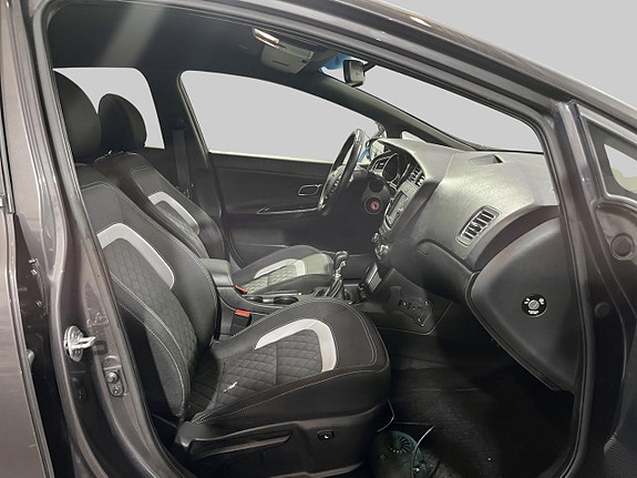Kia Ceed 4 of 9