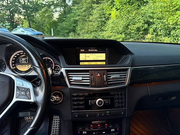 Mercedes-Benz E220 13 of 24