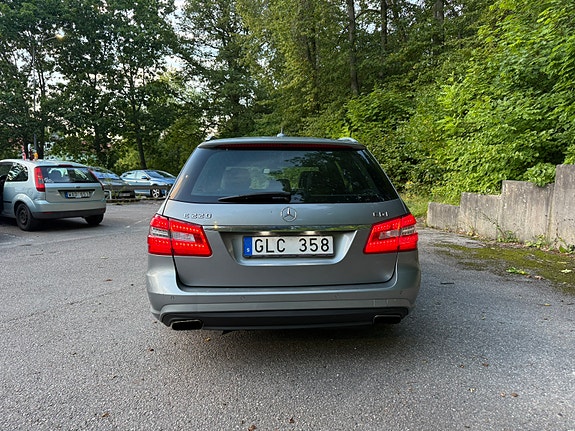 Mercedes-Benz E220 5 of 24