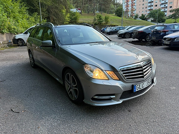 Mercedes-Benz E220 8 of 24