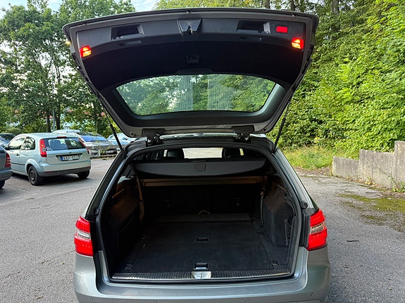 Mercedes-Benz E220 21 of 24