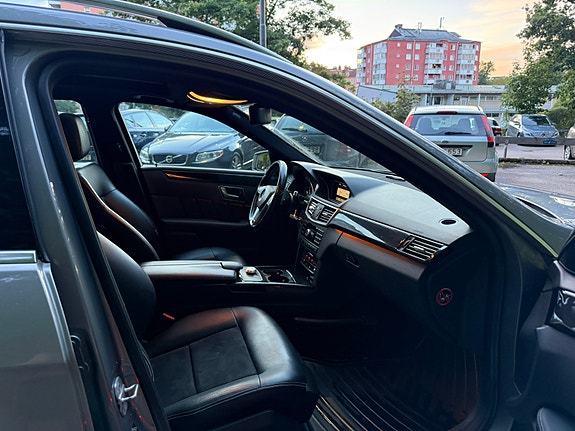 Mercedes-Benz E220 19 of 24