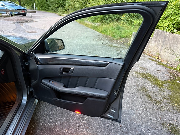 Mercedes-Benz E220 18 of 24