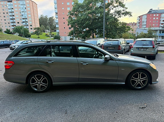 Mercedes-Benz E220 7 of 24
