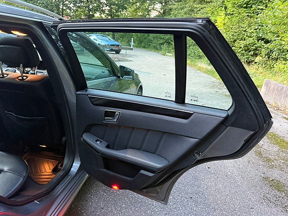 Mercedes-Benz E220 16 of 24