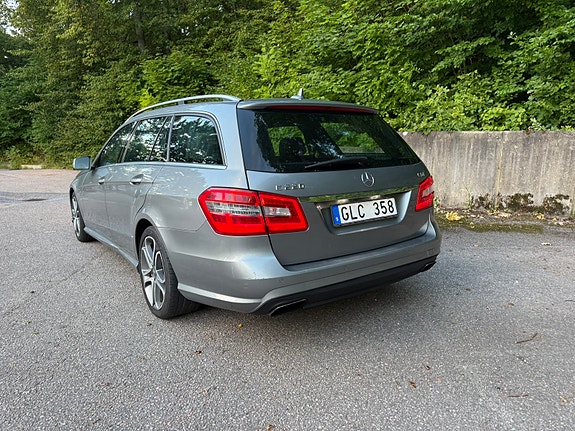 Mercedes-Benz E220 4 of 24