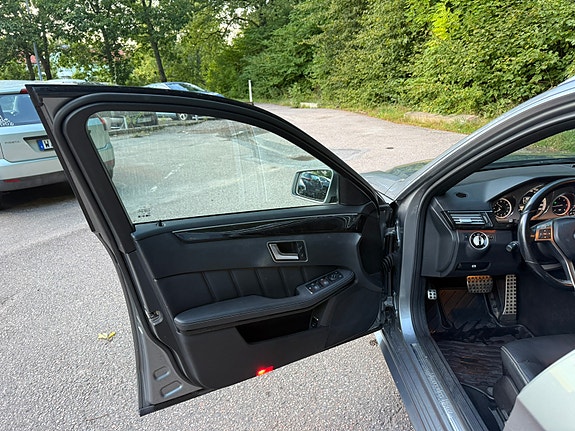 Mercedes-Benz E220 10 of 24
