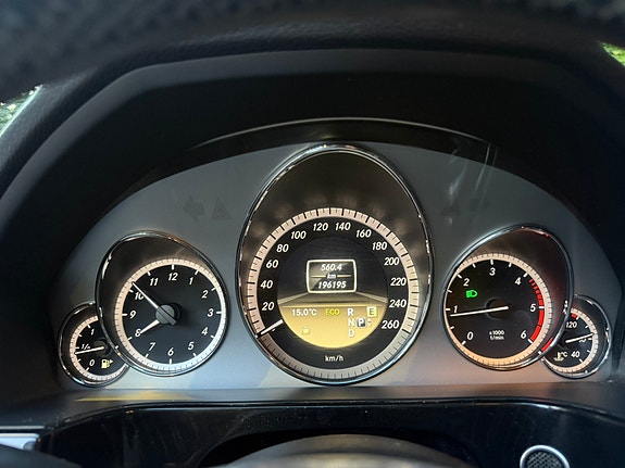 Mercedes-Benz E220 12 of 24