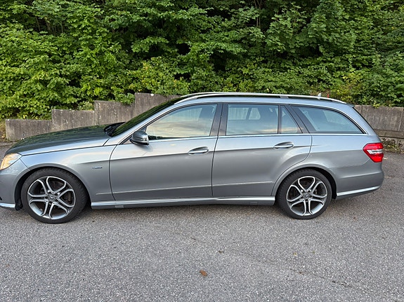 Mercedes-Benz E220 3 of 24