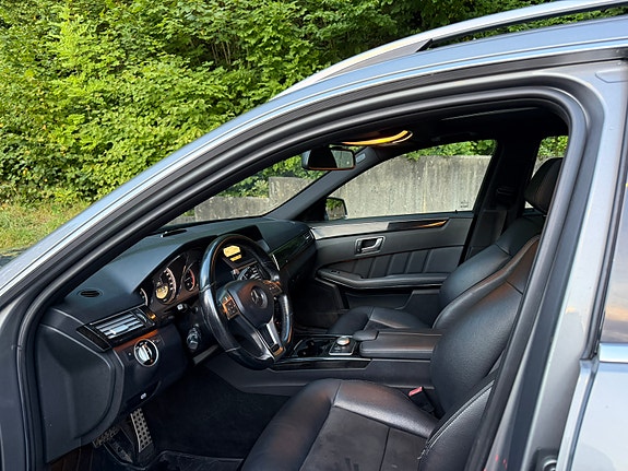 Mercedes-Benz E220 11 of 24