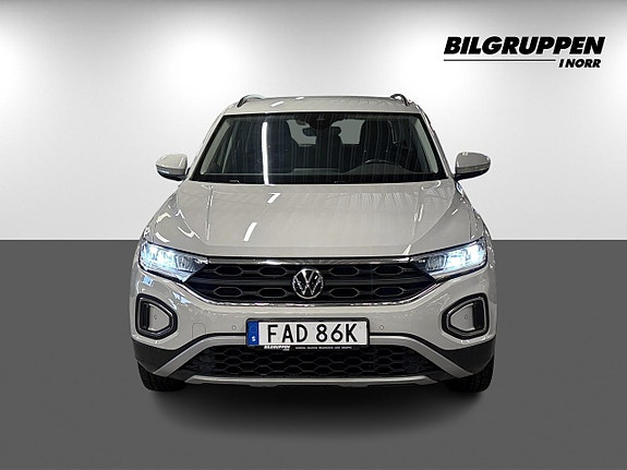 Volkswagen T-Roc 2 of 17