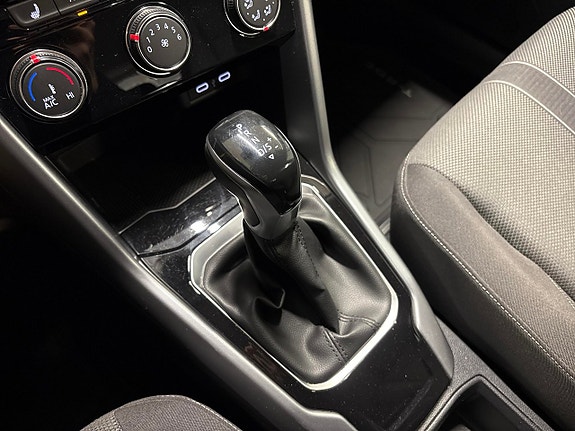 Volkswagen T-Roc 12 of 17