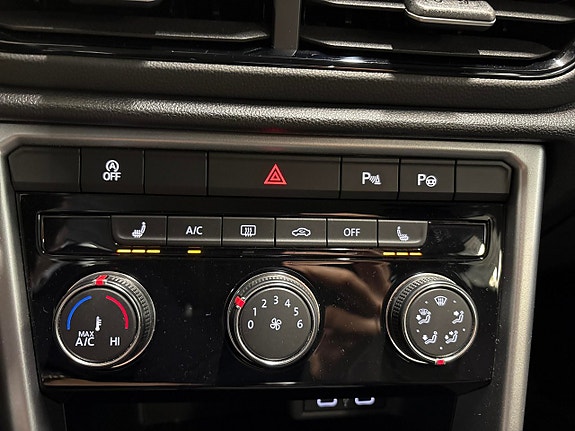 Volkswagen T-Roc 13 of 17