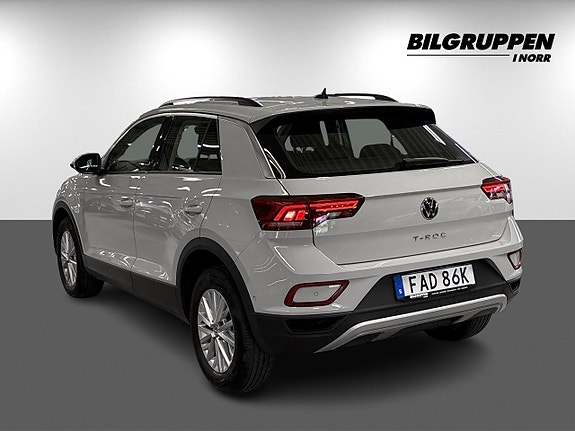 Volkswagen T-Roc 6 of 17