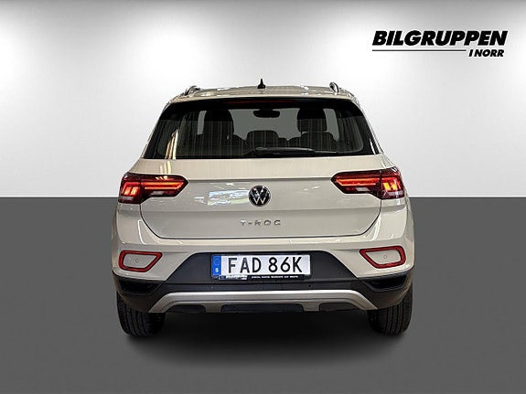 Volkswagen T-Roc 5 of 17