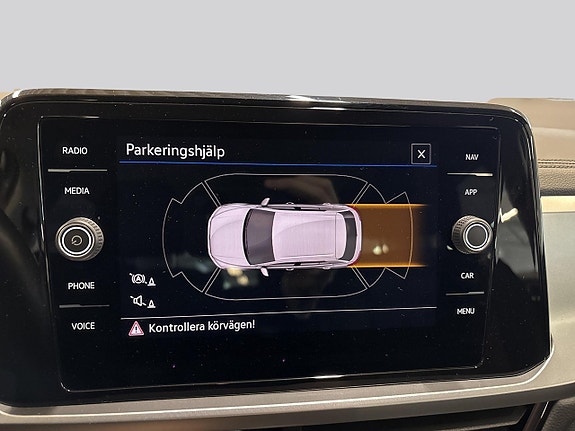 Volkswagen T-Roc 16 of 17