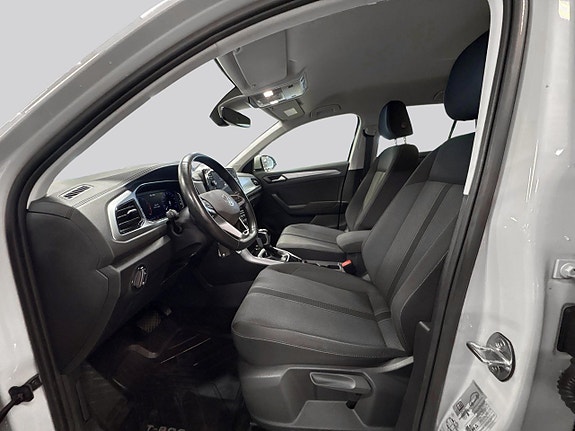 Volkswagen T-Roc 8 of 17