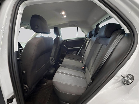 Volkswagen T-Roc 9 of 17
