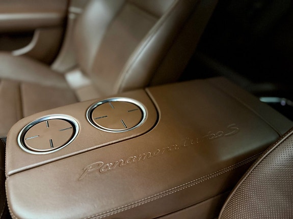 Porsche Panamera Turbo S 27 of 30