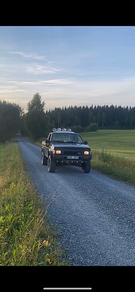 Nissan Navara 2 of 2