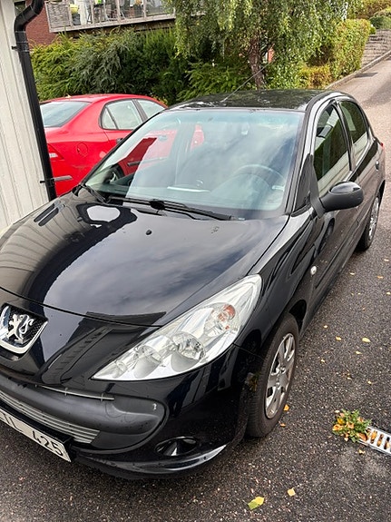 Peugeot 206+ 2 of 11
