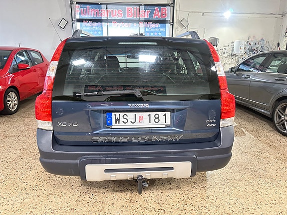 Volvo XC70 12 of 12