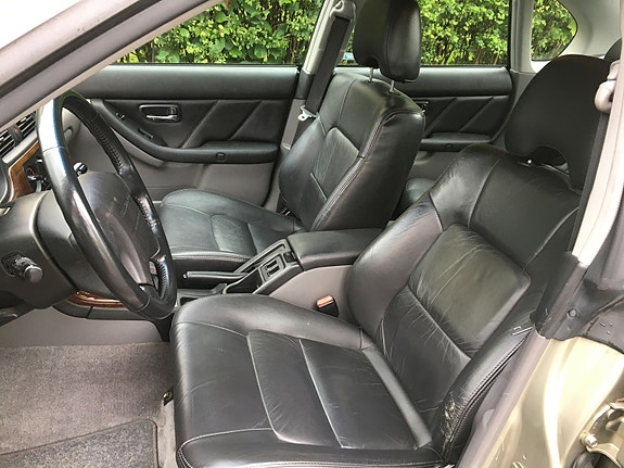 Subaru Legacy 4 of 5