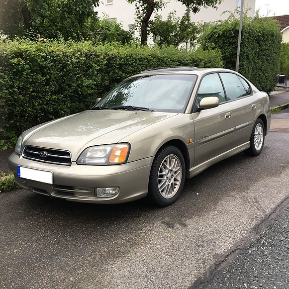 Subaru Legacy 2 of 5