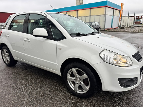 Suzuki SX4 2 of 6